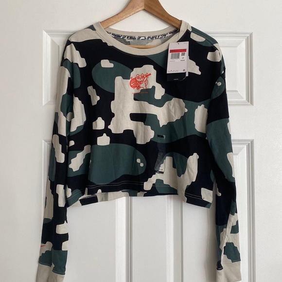 The Nike Tennis Tee - Picture 1 of 3